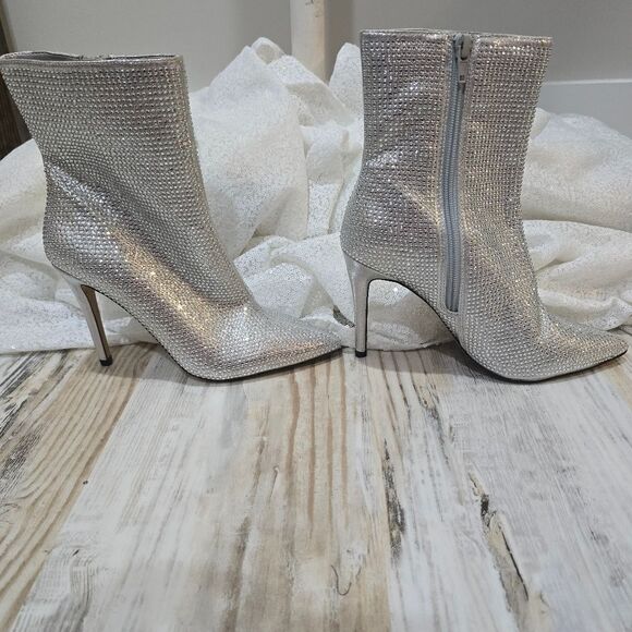 BP Athenna Crystal Bootie In Silver Heat Seal NWOT sz 5 - Picture 2 of 7